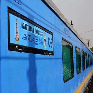Agra Tour by Gatimaan Train